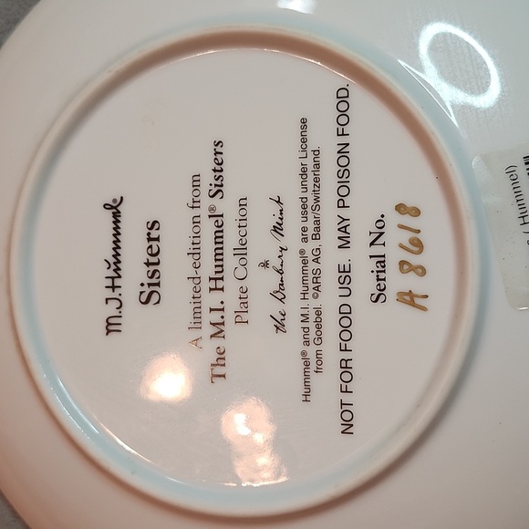 M.J.Hummel "Sisters" Numbered Plate - Picture 2 of 5